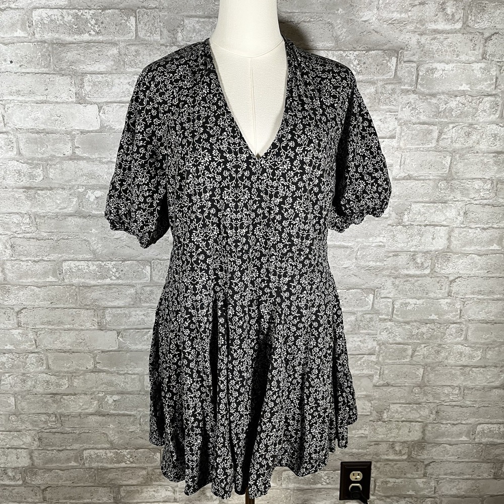 Universal Thread sz L Bell Elbow Sleeve Mini Dress Black Floral V-neck Sz Medium - Picture 3 of 11